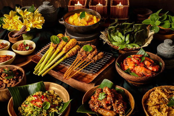 Balinesisk mat – fargerike retter som Nasi Goreng, Babi Guling og Satay Lilit på Bali